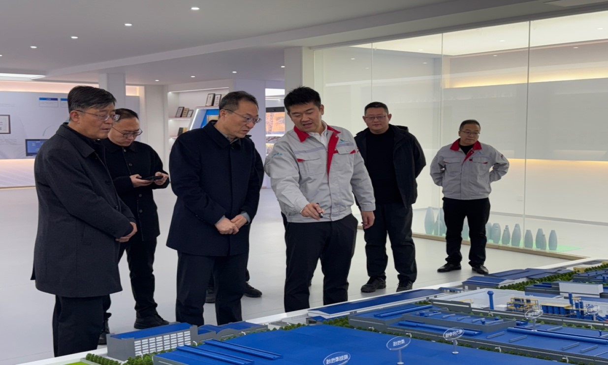 臨汾經(jīng)濟(jì)開發(fā)區(qū)黨工委書記、管委會(huì)主任白建成一行深入華翔圣德曼新能源汽車零部件產(chǎn)業(yè)園調(diào)研